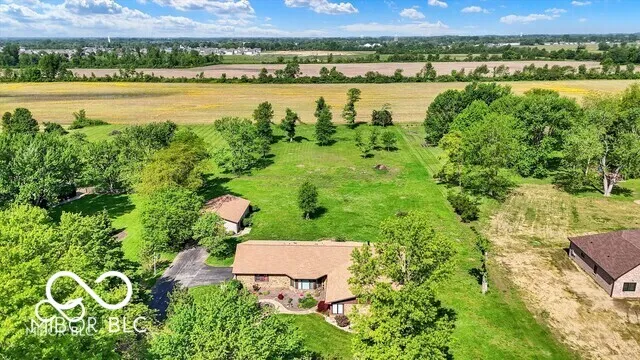 5272 Graham Road Whiteland, IN 46184