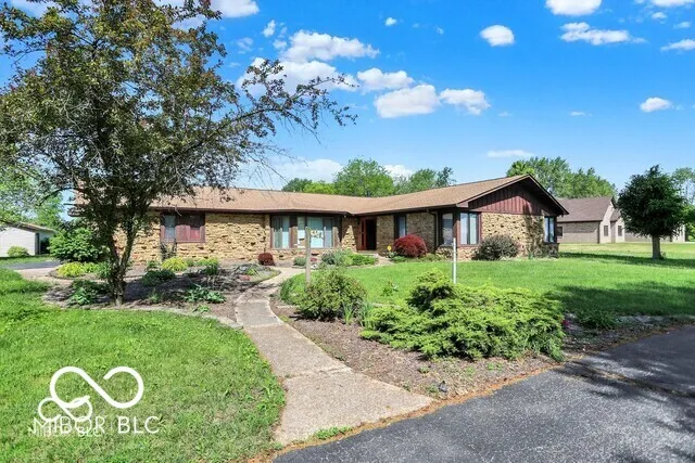 5272 Graham Road Whiteland, IN 46184