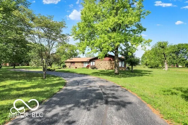5272 Graham Road Whiteland, IN 46184