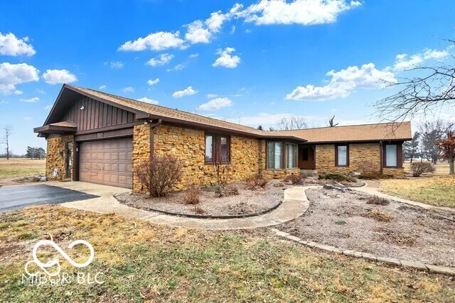 5272 Graham Road Whiteland, IN 46184