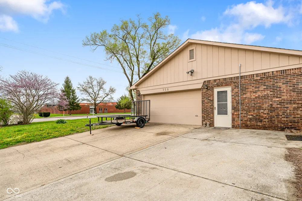 758 Stafford Road Plainfield, IN 46168