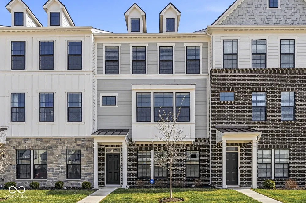 3267 Morab Drive Zionsville, IN 46077