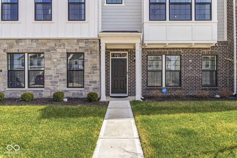 3267 Morab Drive Zionsville, IN 46077