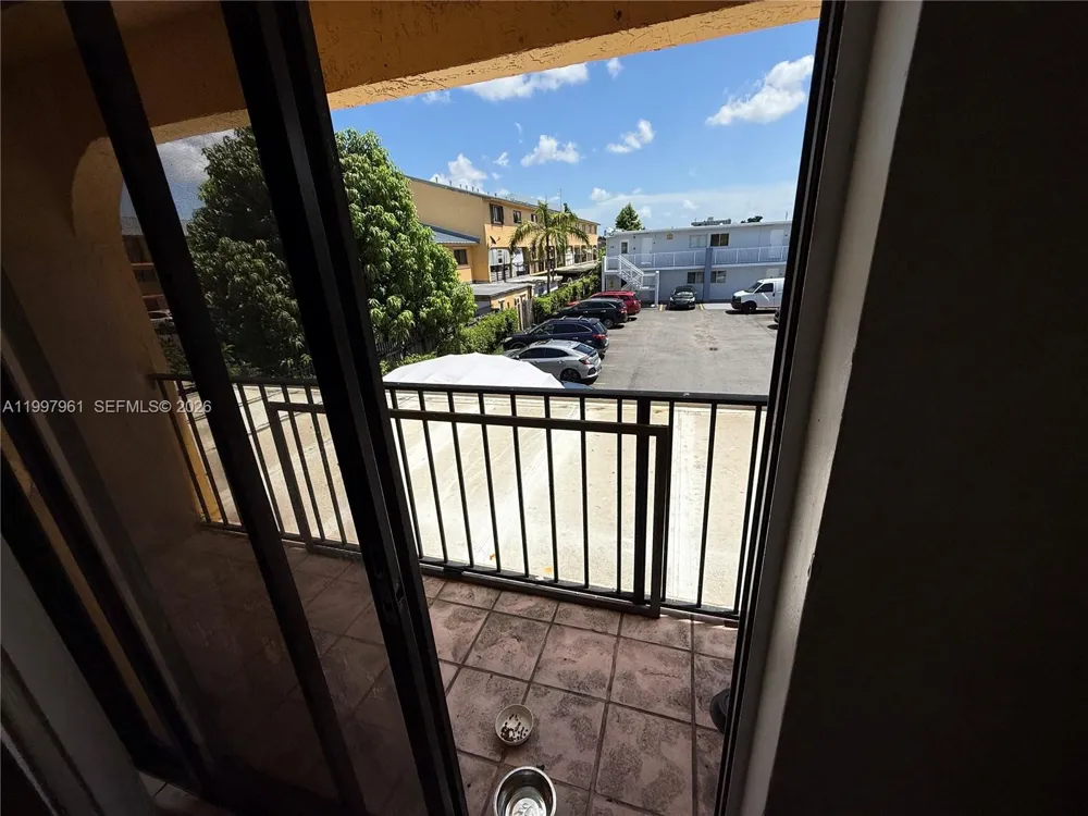 1298 W 51st Pl #D-29 Hialeah, FL 33012
