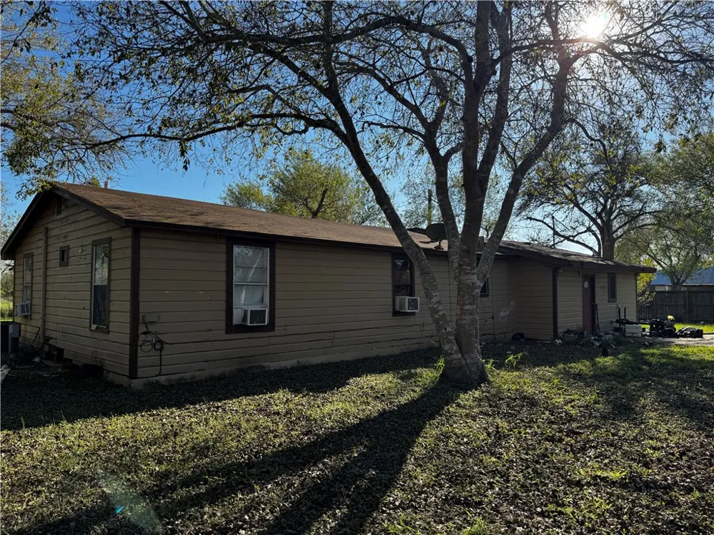 2899 Third Road Beeville, TX 78102