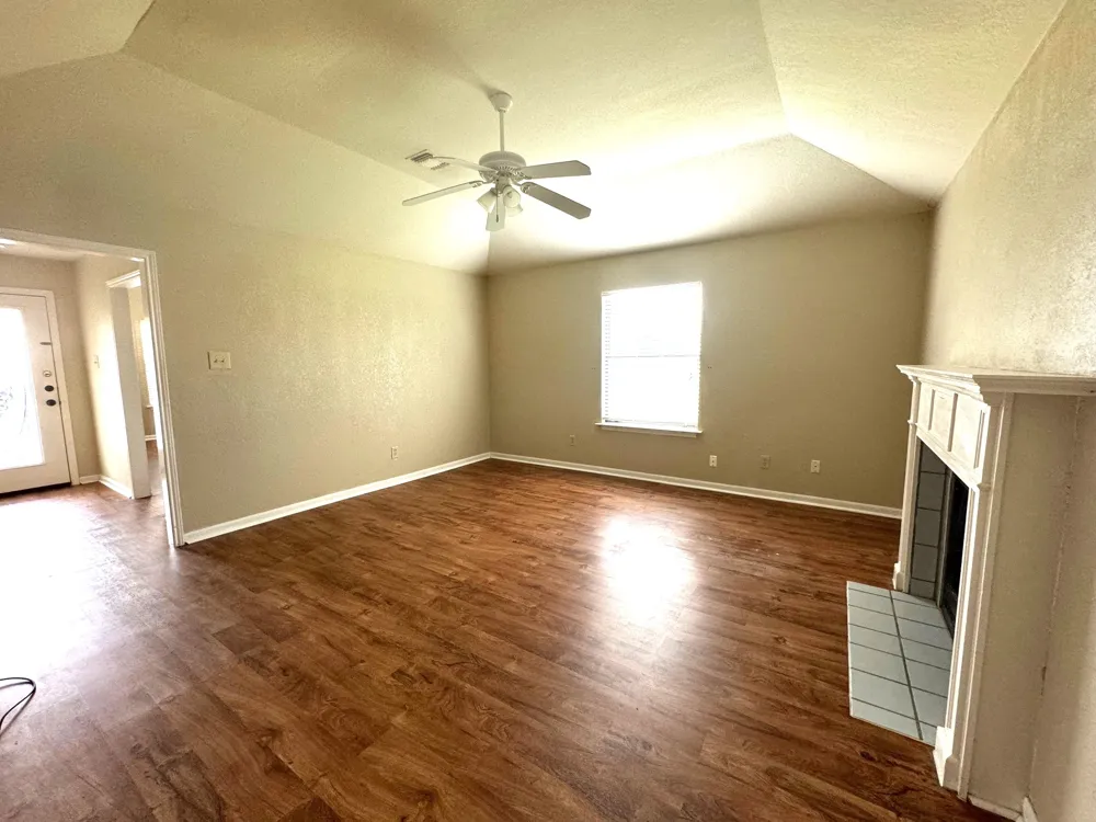 117 Quail Cove #A Lockhart, TX 78644