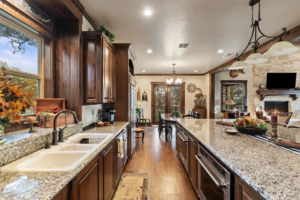 4827 Maenius Road Blanco, TX 78606