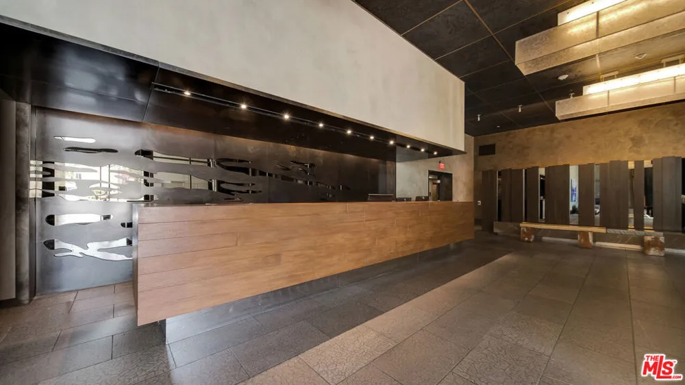 1755 Ocean Avenue #303 Santa Monica, CA 90401