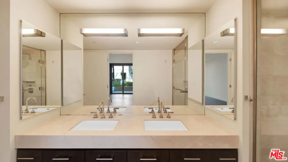 1755 Ocean Avenue #303 Santa Monica, CA 90401