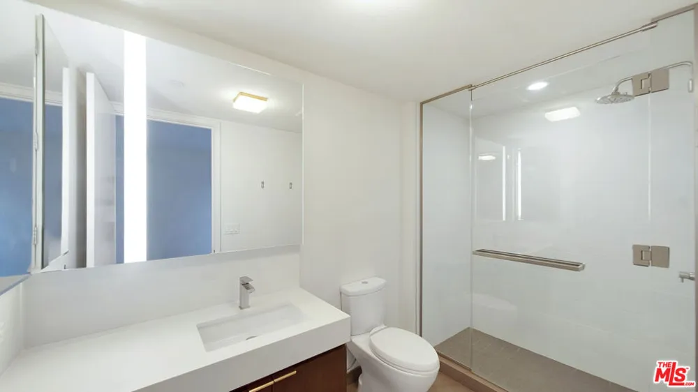 1755 Ocean Avenue #303 Santa Monica, CA 90401