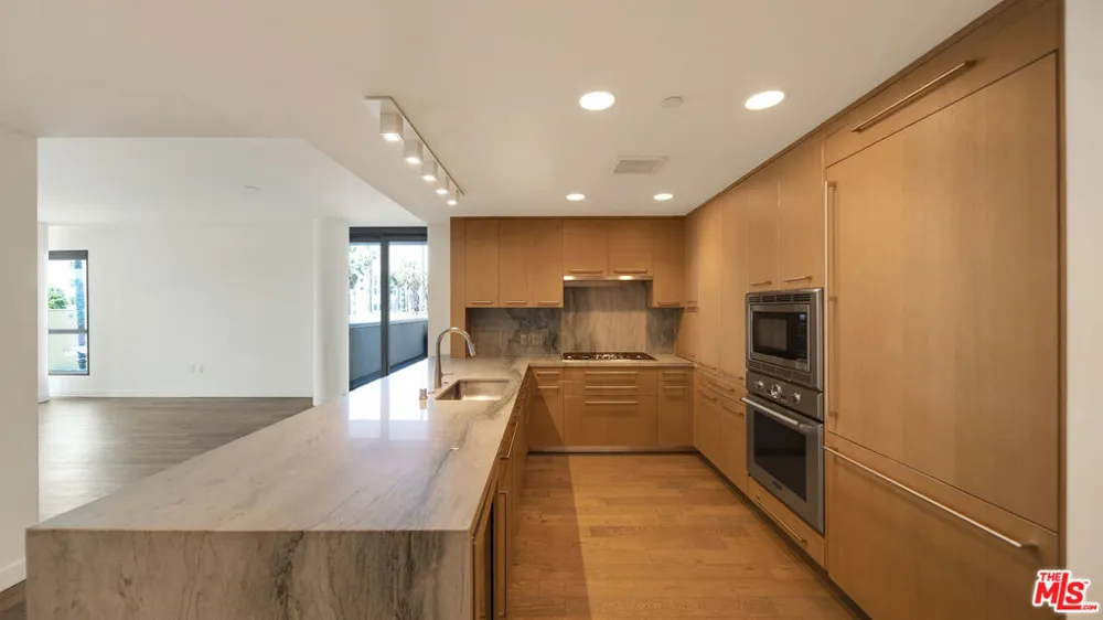 1755 Ocean Avenue #303 Santa Monica, CA 90401