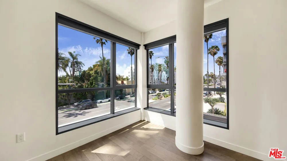 1755 Ocean Avenue #303 Santa Monica, CA 90401
