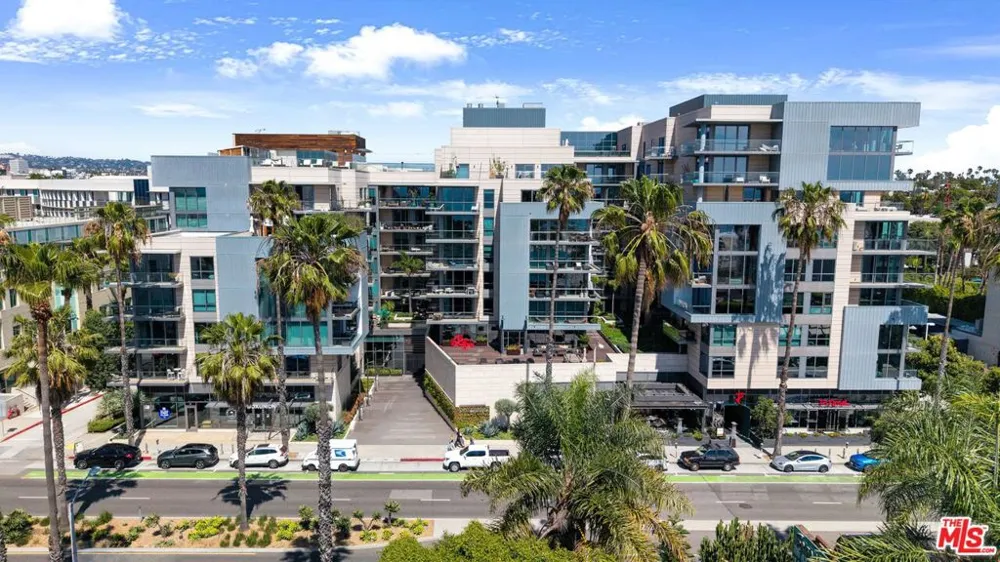 1755 Ocean Avenue #303 Santa Monica, CA 90401
