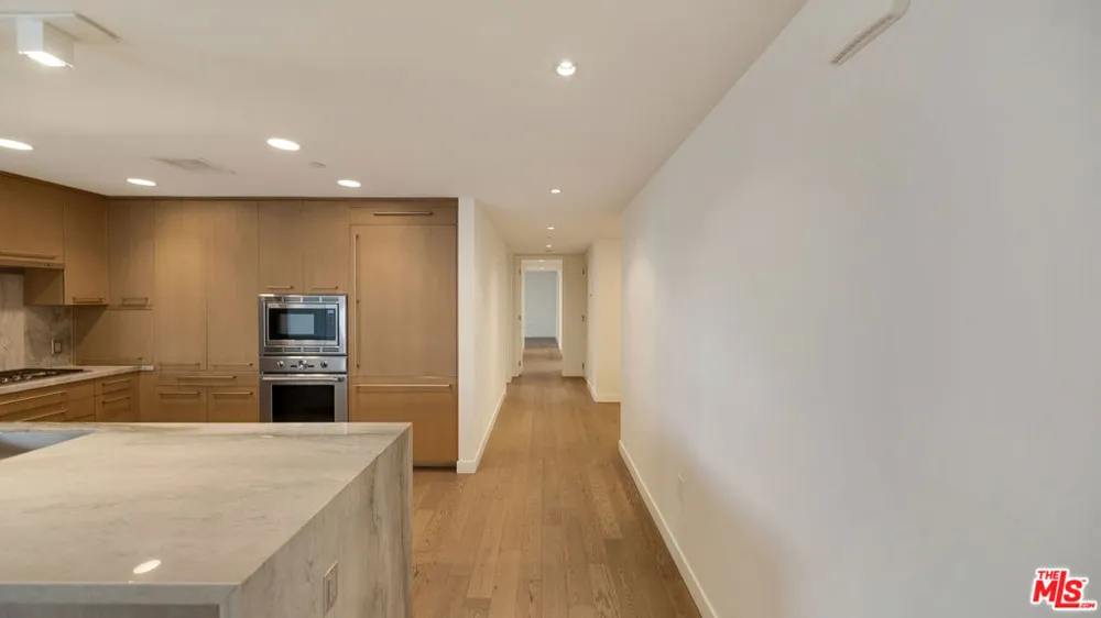 1755 Ocean Avenue #303 Santa Monica, CA 90401