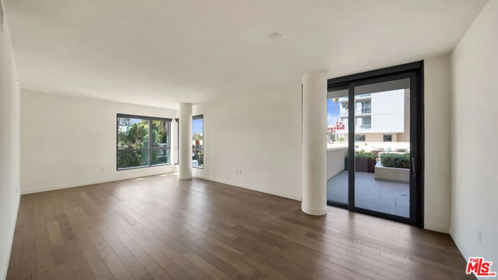 1755 Ocean Avenue #303 Santa Monica, CA 90401