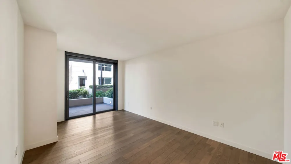 1755 Ocean Avenue #303 Santa Monica, CA 90401