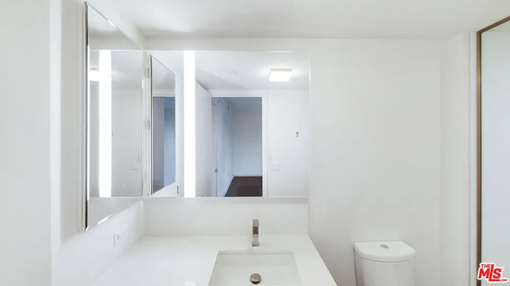 1755 Ocean Avenue #303 Santa Monica, CA 90401