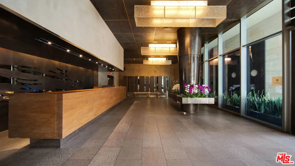 1755 Ocean Avenue #303 Santa Monica, CA 90401