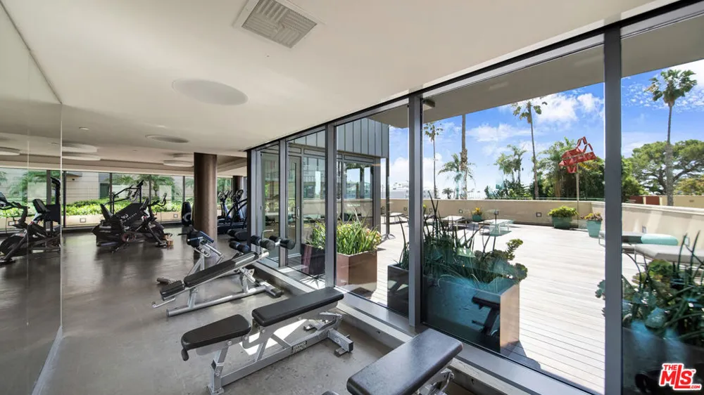 1755 Ocean Avenue #303 Santa Monica, CA 90401