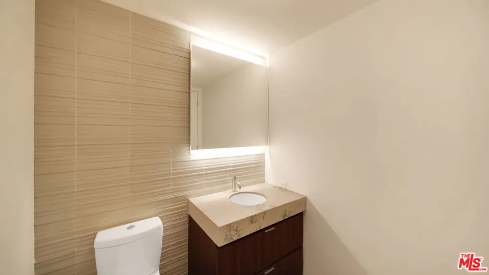 1755 Ocean Avenue #303 Santa Monica, CA 90401