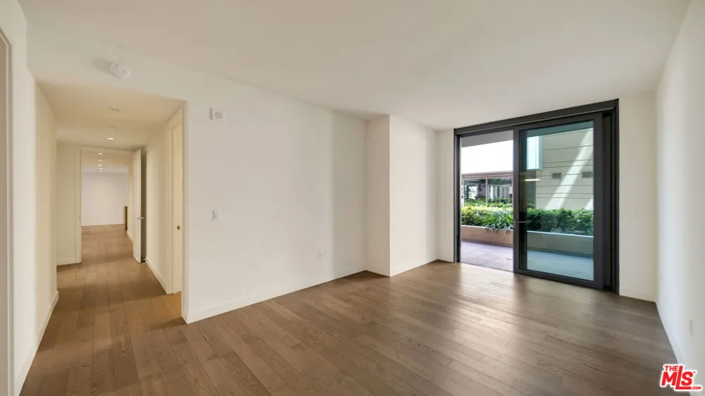 1755 Ocean Avenue #303 Santa Monica, CA 90401