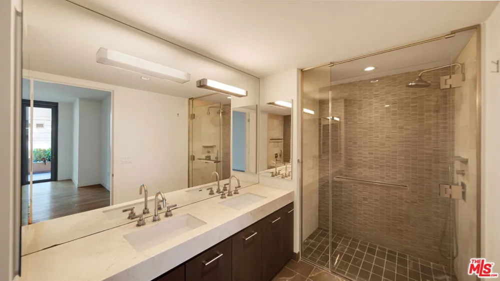 1755 Ocean Avenue #303 Santa Monica, CA 90401