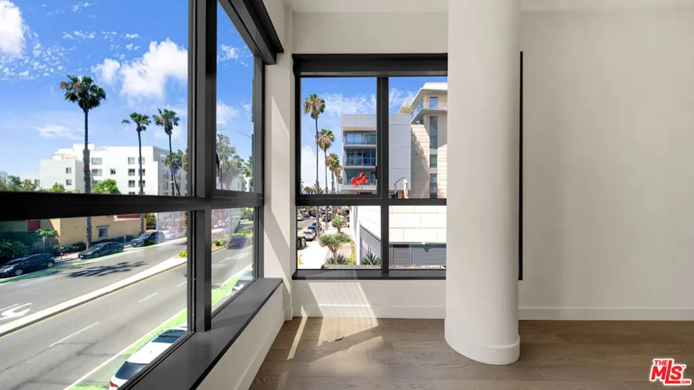 1755 Ocean Avenue #303 Santa Monica, CA 90401