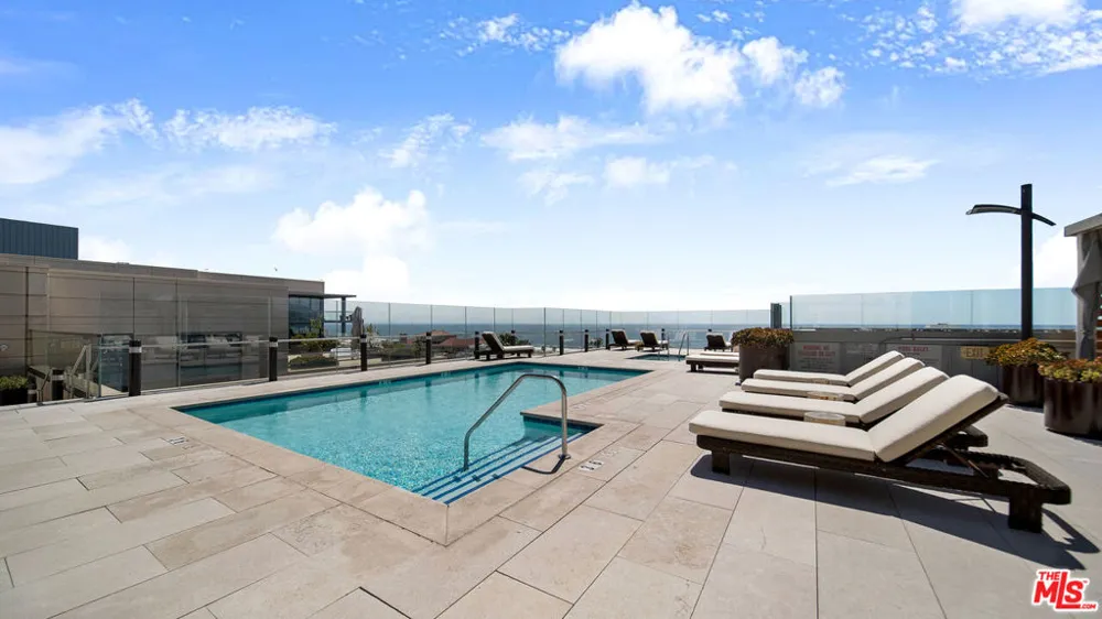 1755 Ocean Avenue #303 Santa Monica, CA 90401