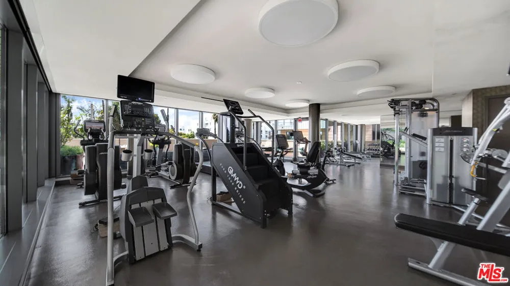 1755 Ocean Avenue #303 Santa Monica, CA 90401