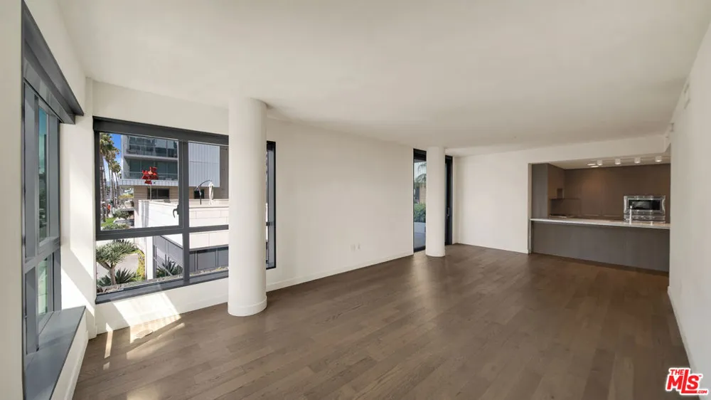1755 Ocean Avenue #303 Santa Monica, CA 90401