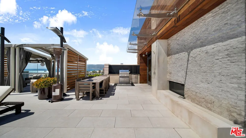 1755 Ocean Avenue #303 Santa Monica, CA 90401