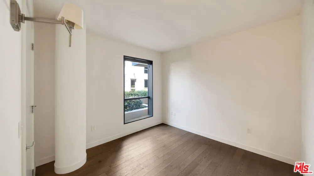1755 Ocean Avenue #303 Santa Monica, CA 90401