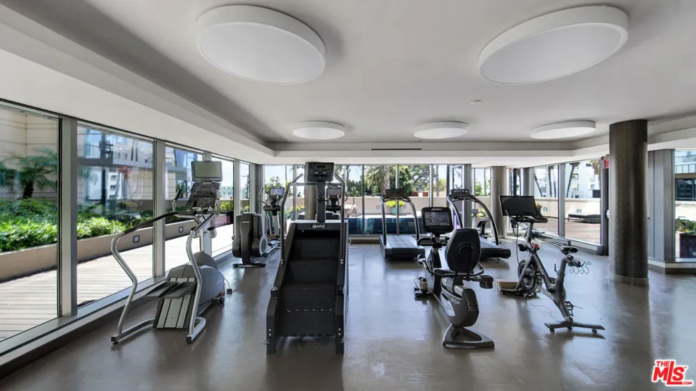 1755 Ocean Avenue #303 Santa Monica, CA 90401