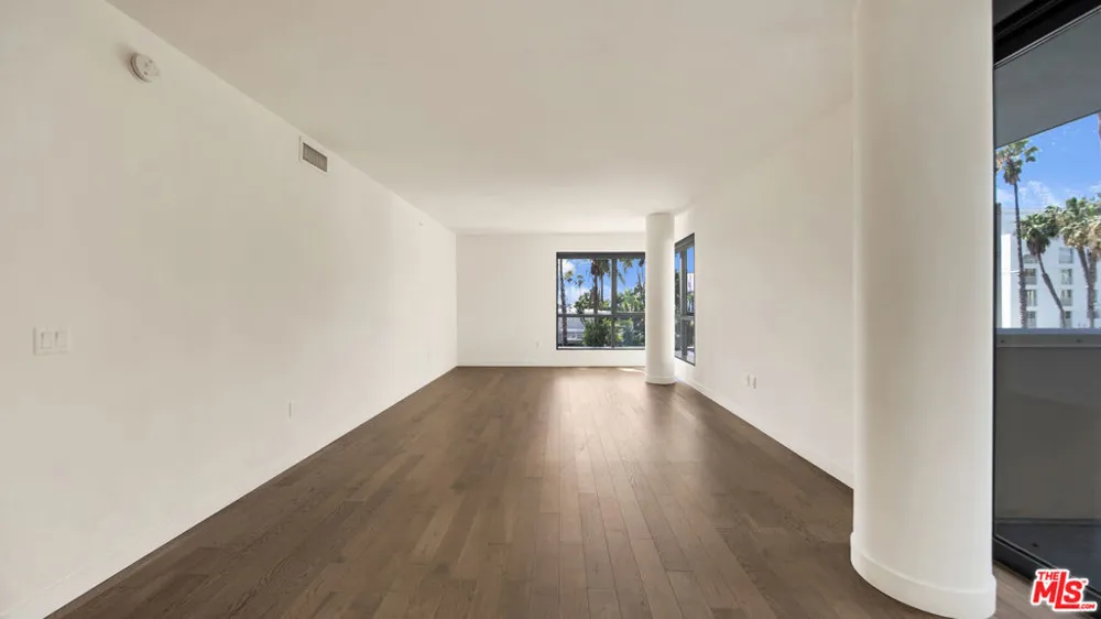 1755 Ocean Avenue #303 Santa Monica, CA 90401