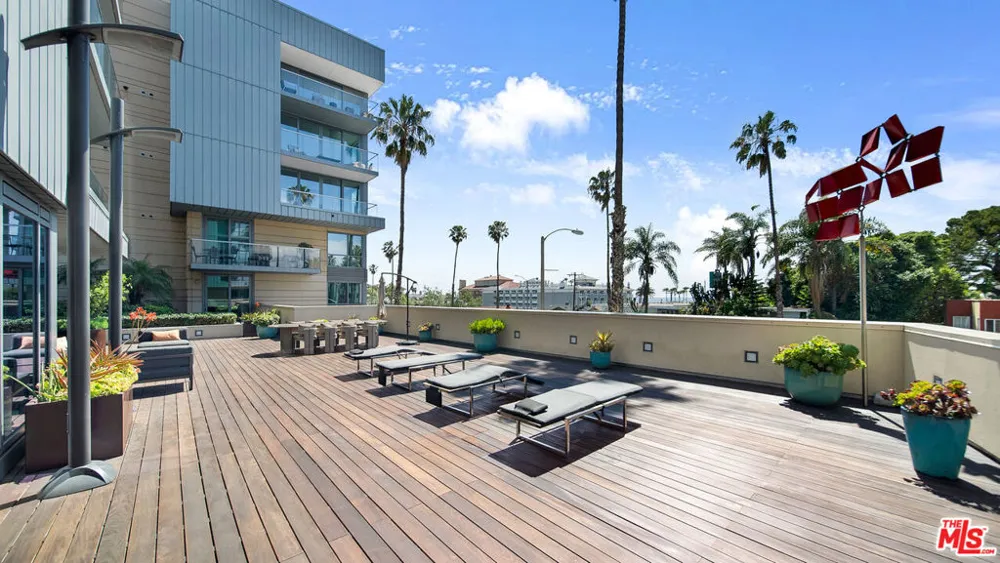 1755 Ocean Avenue #303 Santa Monica, CA 90401