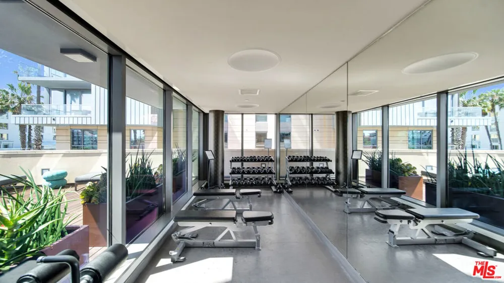 1755 Ocean Avenue #303 Santa Monica, CA 90401