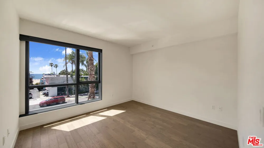 1755 Ocean Avenue #303 Santa Monica, CA 90401