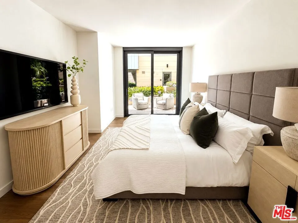 1755 Ocean Avenue #303 Santa Monica, CA 90401