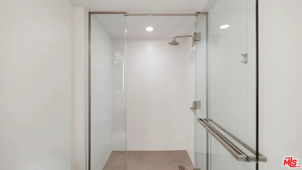 1755 Ocean Avenue #303 Santa Monica, CA 90401