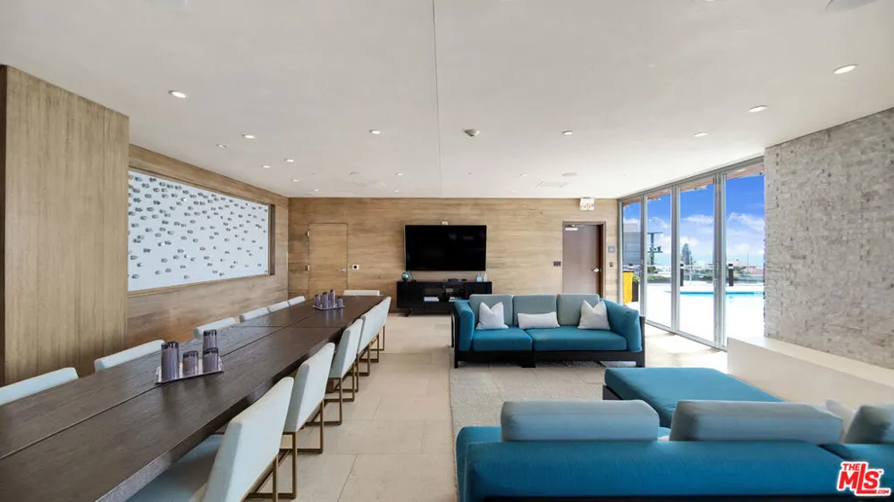 1755 Ocean Avenue #303 Santa Monica, CA 90401