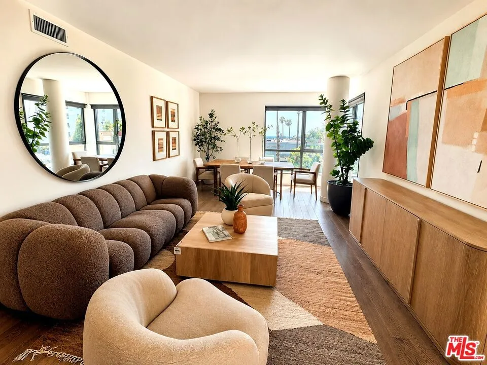 1755 Ocean Avenue #303 Santa Monica, CA 90401