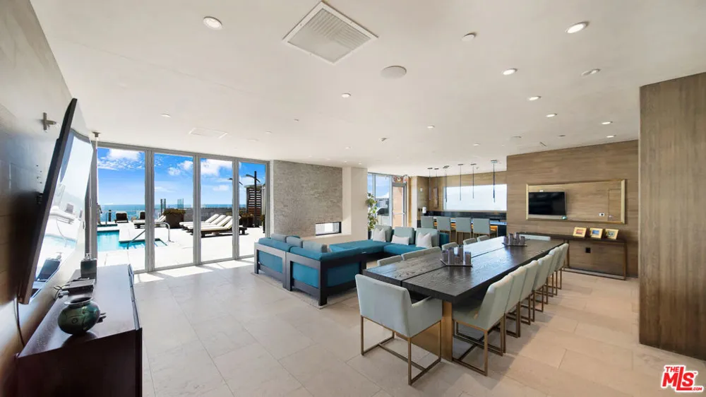 1755 Ocean Avenue #303 Santa Monica, CA 90401