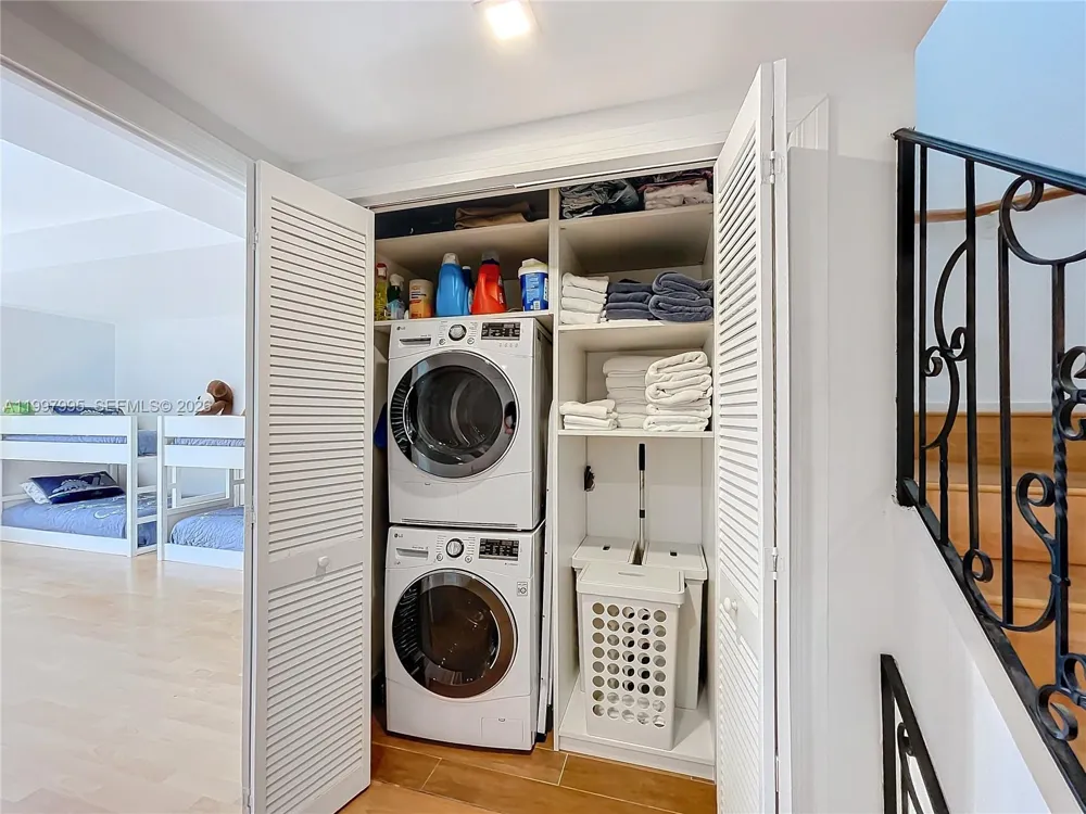201 Crandon Blvd #163 Key Biscayne, FL 33149