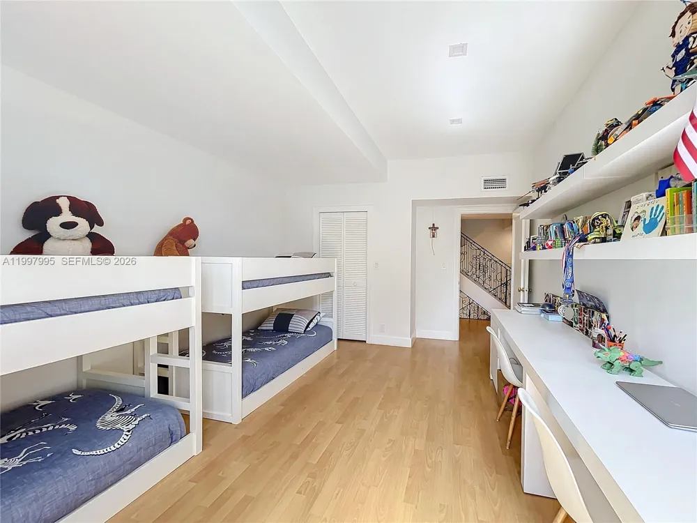 201 Crandon Blvd #163 Key Biscayne, FL 33149
