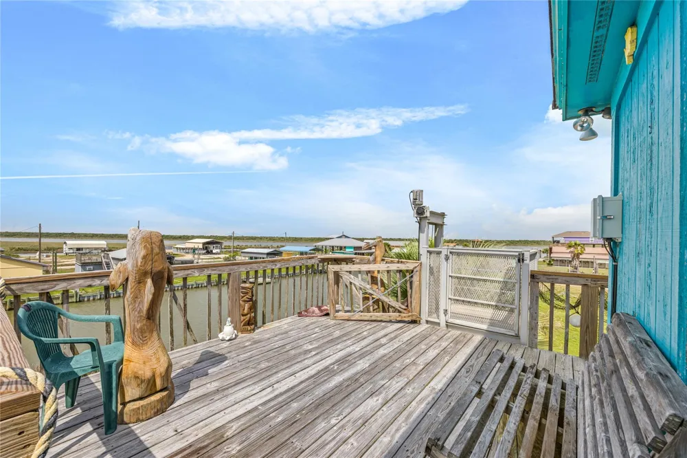 1495 Mabry Street Gilchrist, TX 77617