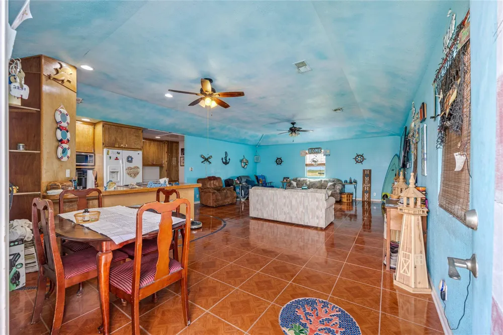1495 Mabry Street Gilchrist, TX 77617