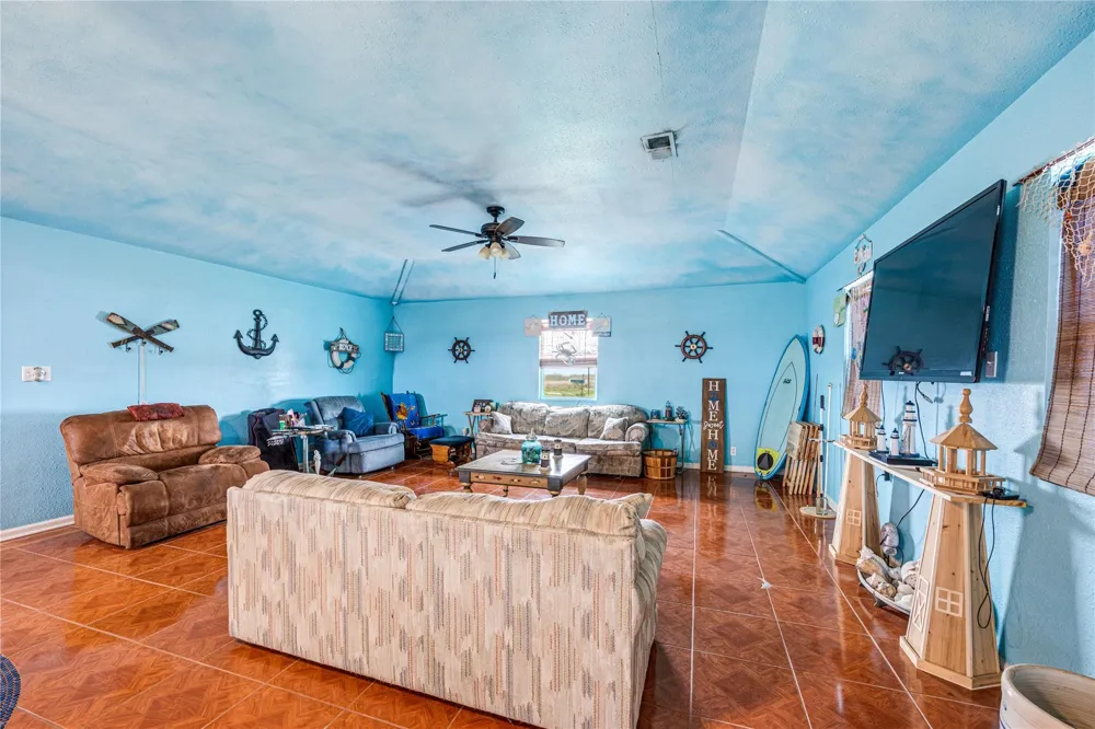 1495 Mabry Street Gilchrist, TX 77617