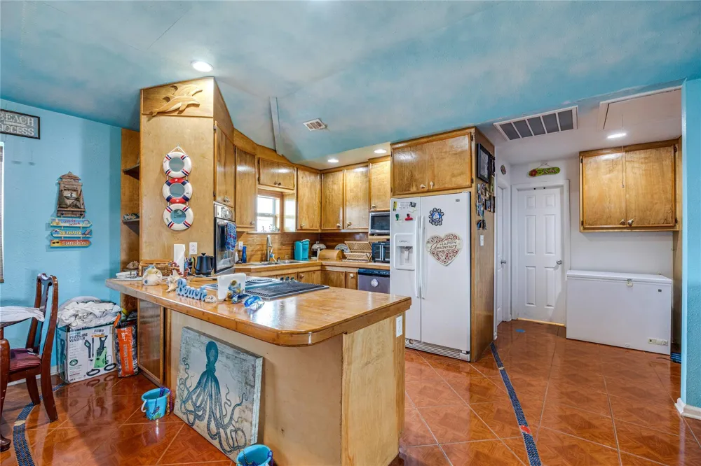 1495 Mabry Street Gilchrist, TX 77617