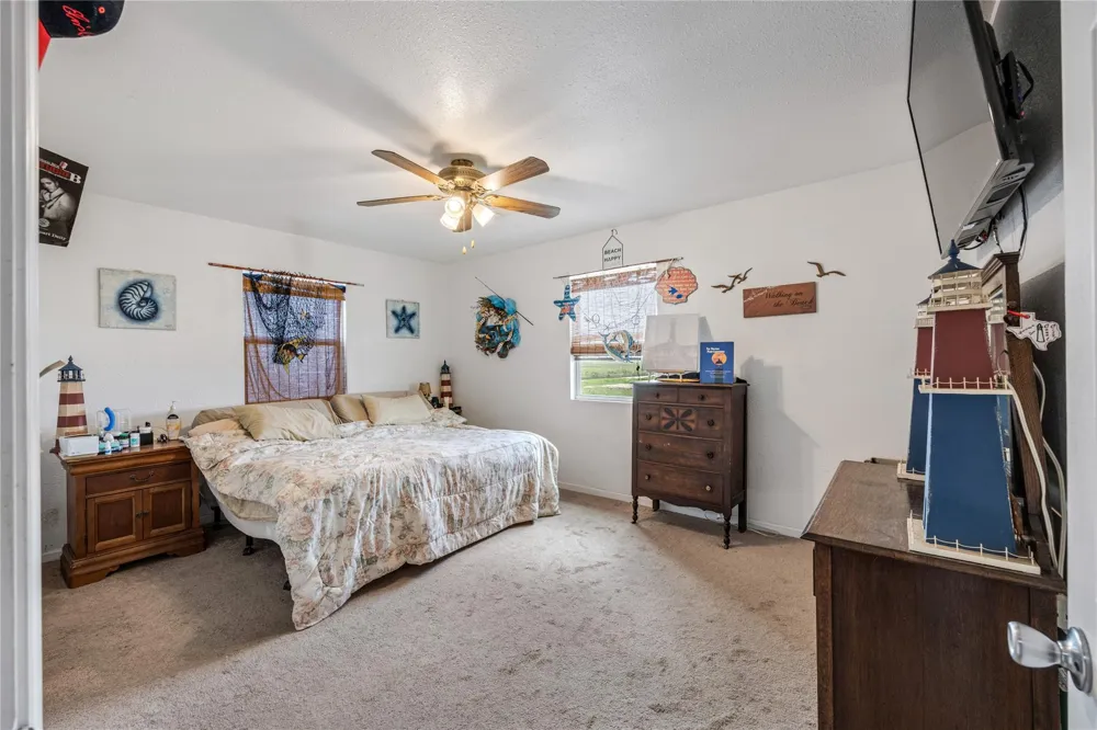 1495 Mabry Street Gilchrist, TX 77617