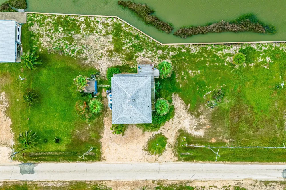 1495 Mabry Street Gilchrist, TX 77617